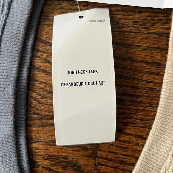 Hollister cropped high neck tank - Picture 2 of 3